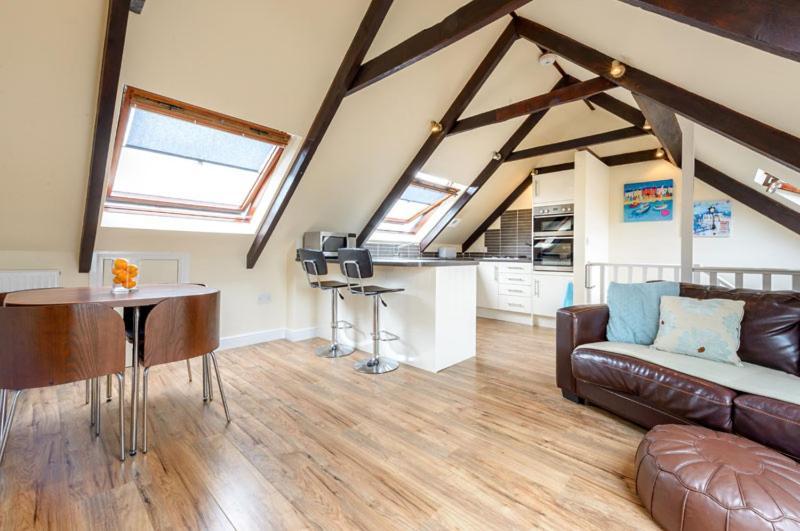 Aurora Apartment Newquay Нью-Ки Экстерьер фото